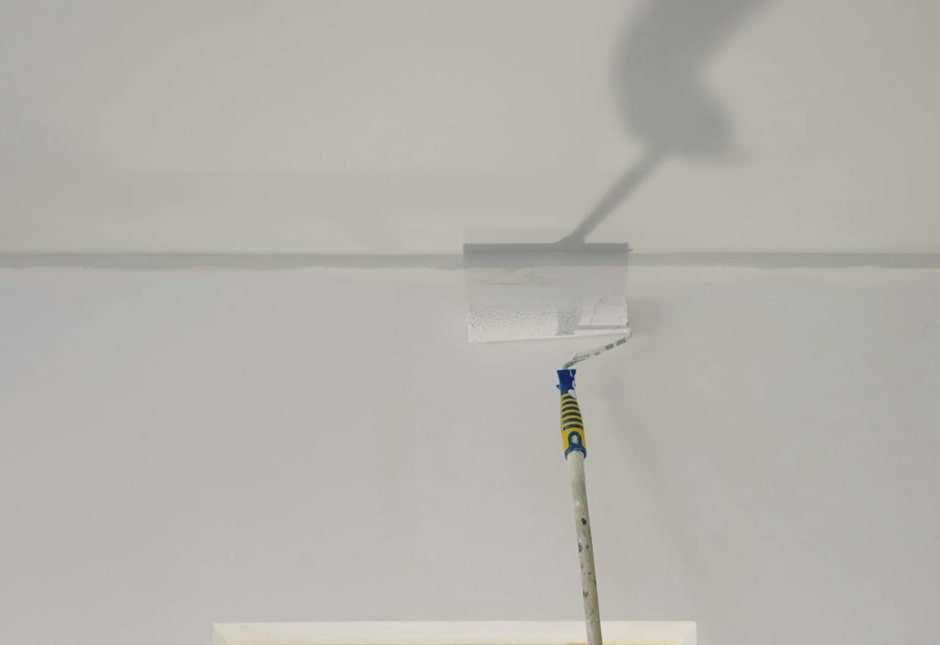 Malowanie sufitu - dlaczego kierunek ma znaczenie?