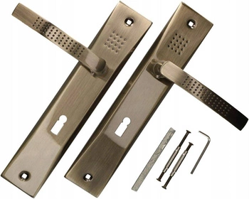 Klamka do drzwi na klucz długi szyld patyna 72 mm