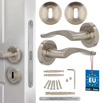 Klamka drzwiowa wewnętrzna krótki szyld dzielony z rozetą na klucz satyna